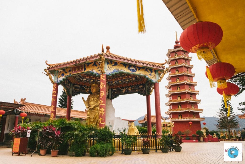 monastère 10000 bouddhas Hong-Kong blog voyage LoveLiveTravel
