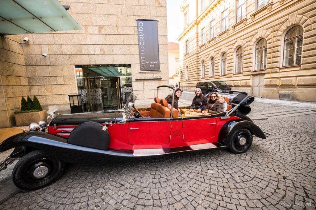 Prague république tchèque voiture ancienne blog voyage lovelivetravel