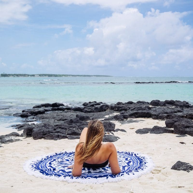 Les Antillaises : test des serviettes de plage rondes blog voyage et lifestyle lovelivetravel