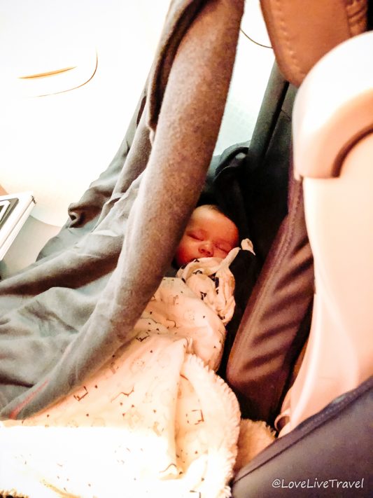 Comment voyager en avion avec bébé ?, Autour de bébé